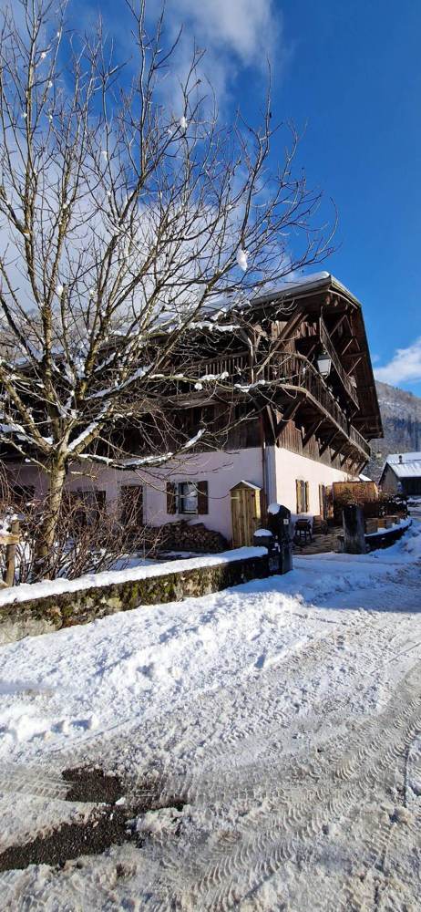 Chalet sous la neige